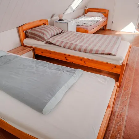 Δωμάτια σε οικογενειακή κατοικία Edi Birtok