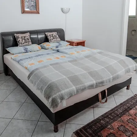 Δωμάτια σε οικογενειακή κατοικία Edi Birtok *