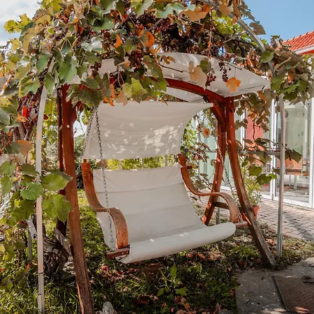 Δωμάτια σε οικογενειακή κατοικία Edi Birtok *